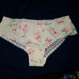 White rise patterned panties